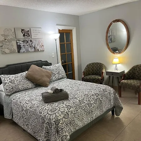 Villa Amazing & Cozy Duplex Near Zoo Miami !